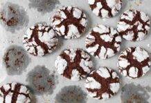 Per iniziare bene la giornata, ci vogliono proprio questi biscotti! biscotti craquelè cioccolato e nocciole 2022 01 15 ricettasprint it