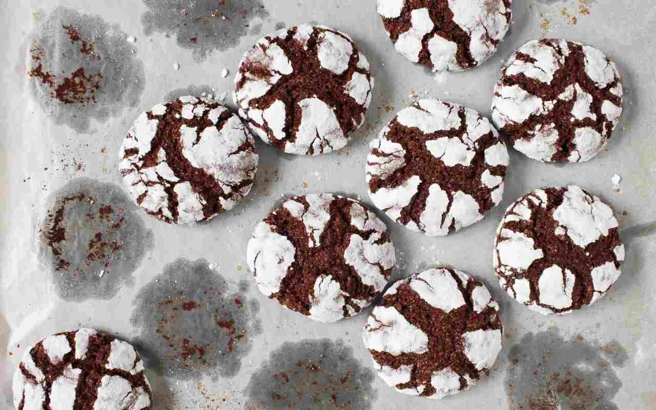 biscotti craquelè cioccolato e nocciole 2022 01 15 ricettasprint it