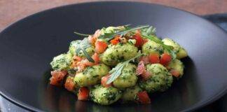 gnocchi burro e salvia con pesto di rucola e pomodorini 2022/01/29 ricettasprint