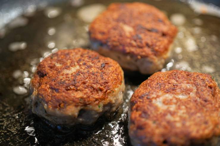 Hai della carne macinata? Niente polpette, puoi fare questo finger