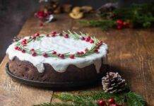 torta soffice ed alta oreo e Nutella con glassa alla vaniglia