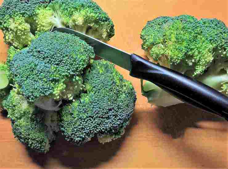 Broccoli croccanti al forno con peperoncino