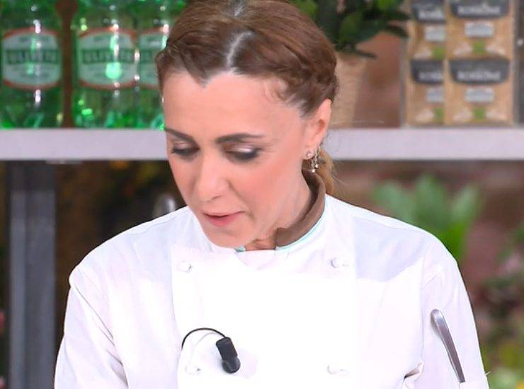È sempre Mezzogiorno | Ricetta della chef Antonella Ricci | Carciofi ripieni di tonno con patate farcite