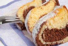 Nutella e cioccolato bianco sono indispensabili per preparare questa ciambella Nutella e cioccolato bianco sono indispensabili per preparare questa ciambella