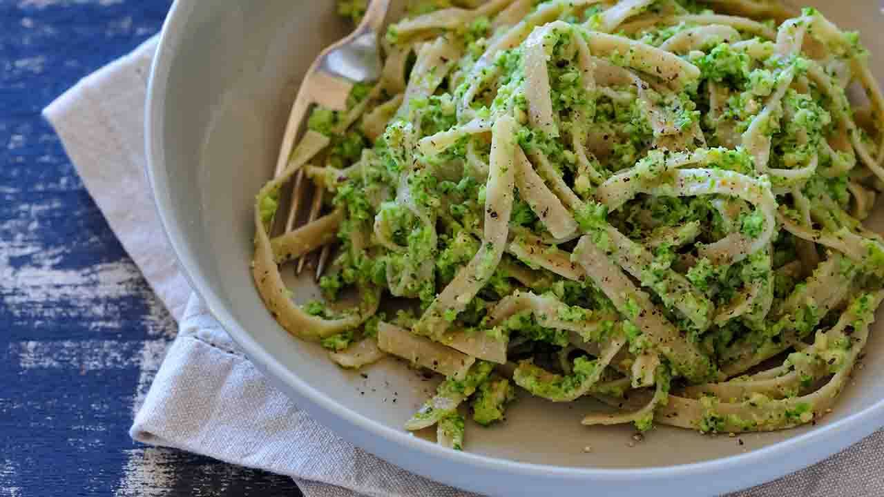 tagliatelle con boccoli e ricotta