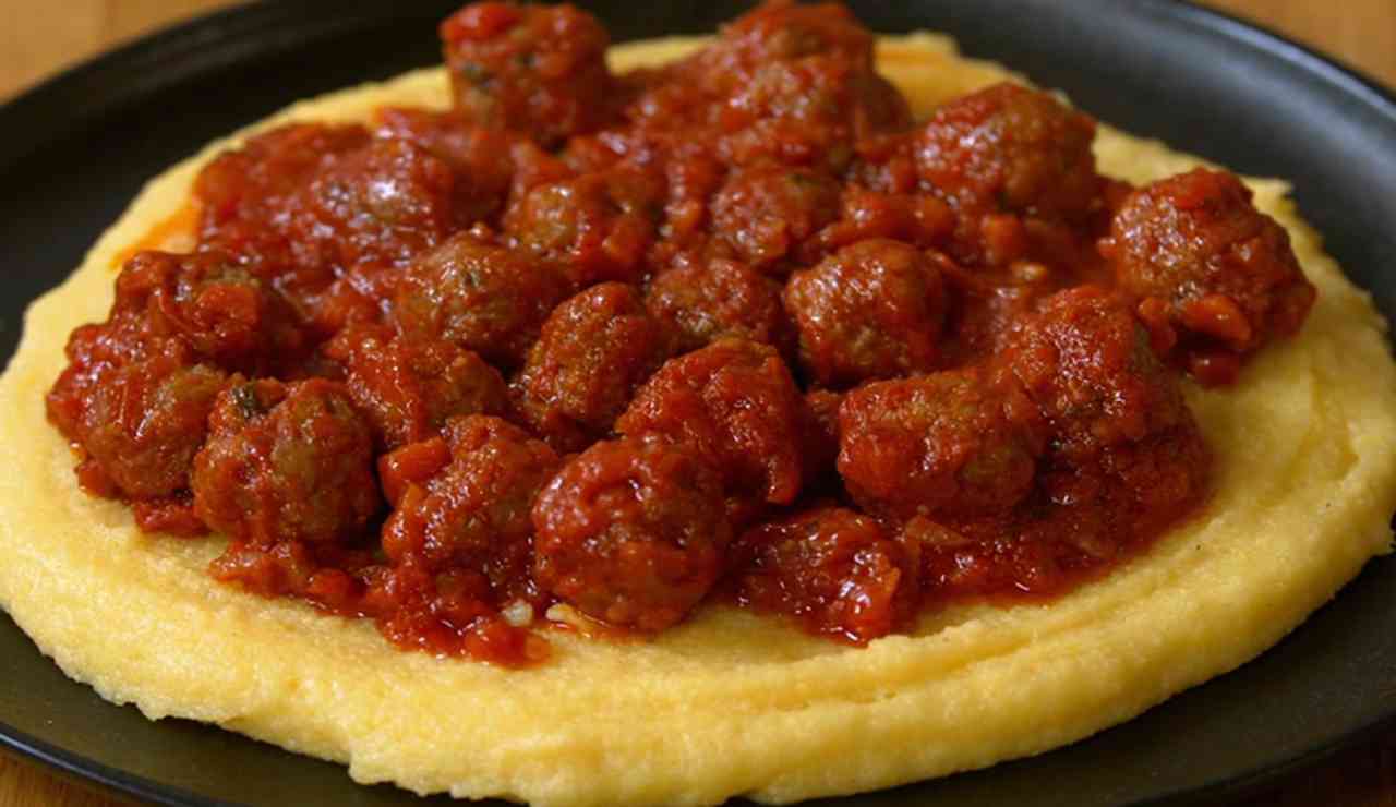 Polenta con polpette al sugo di Benedetta Rossi