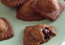 Ravioli biscottati di frolla al cacao con crema alla nutella