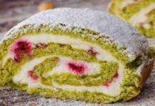 Rotolo al pistacchio con crema chantilly al cocco e lamponi zuccherati