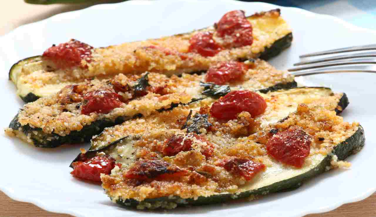 Zucchine grigliate con ricotta gratinata e pomodorini al forno 2022/02/10 ricettasprint