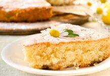 Ecco la torta perfetta da fare adesso: impasto in 5 minuti e non ci vogliono uova né latte