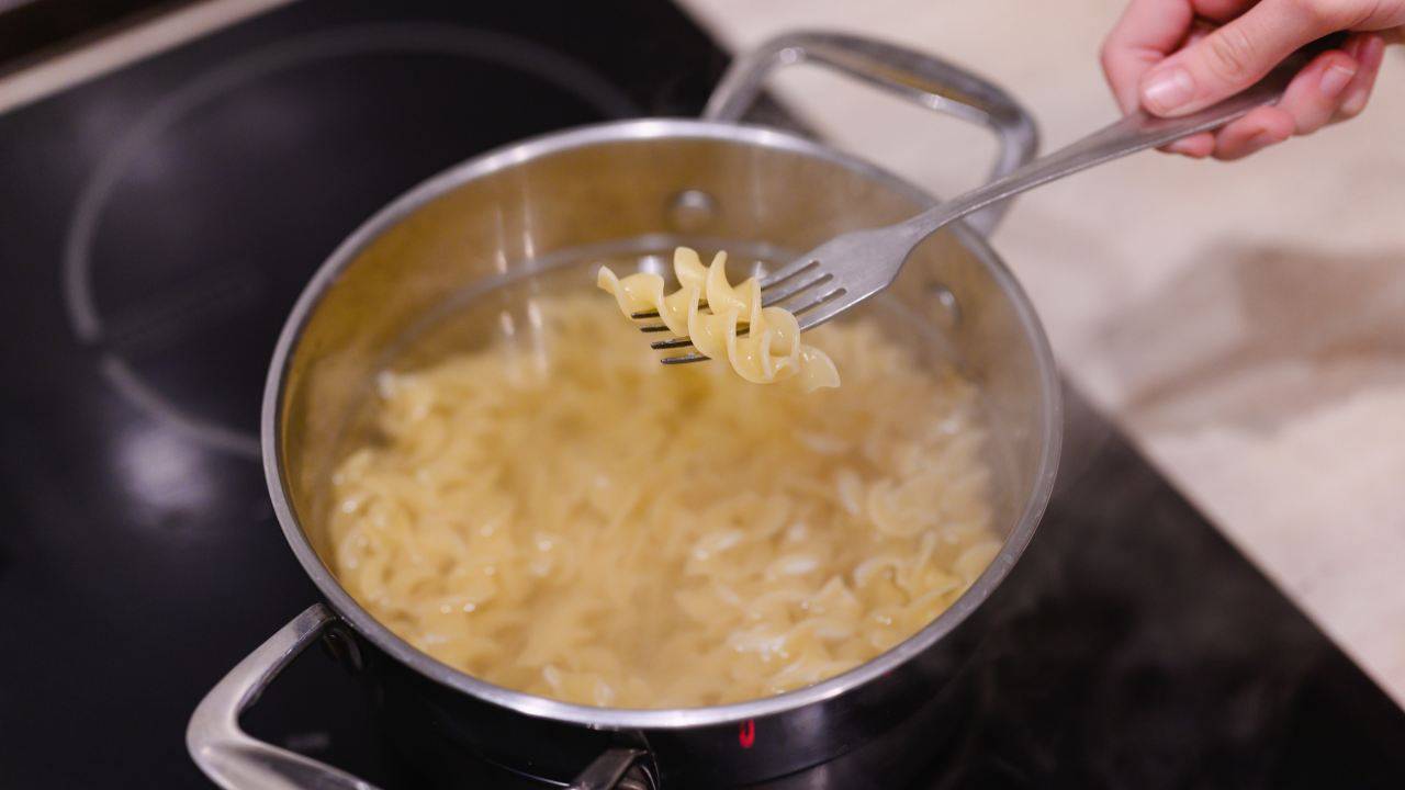 Aggiungi questi 2 ingredienti alla pasta 