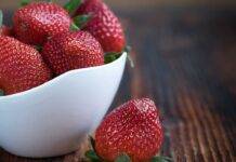 Bastano poche fragole per poter preparare questa gustosissima torta Bastano poche fragole per poter preparare questa delicatissima torta