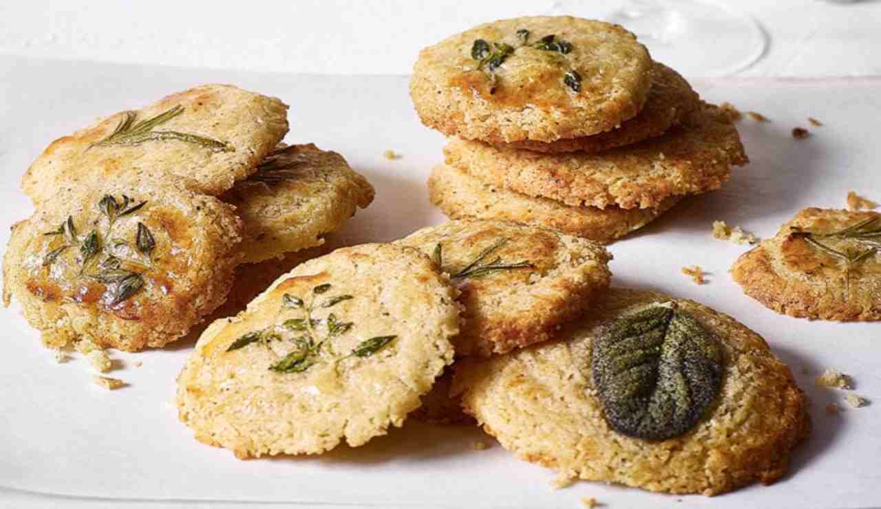 Cookies al parmigiano e basilico