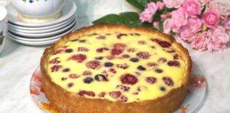 Crostata pasticciata doppia crema con more e lamponi