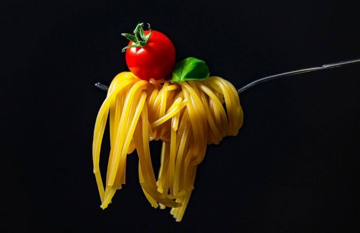 Forchettata di spaghetti con pomodorino