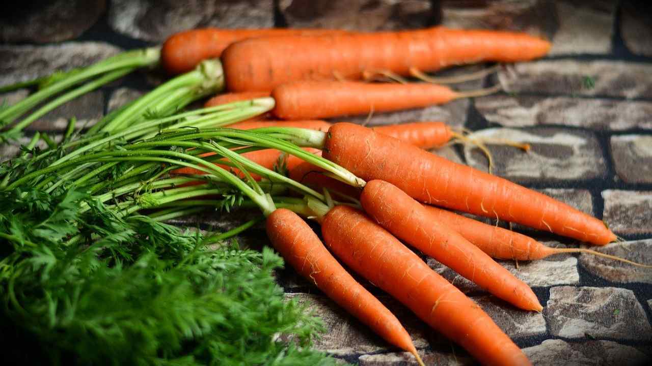 Il contorno veloce e facile con le carote, ma non il solito, basterà aggiungere un ingrediente speciale