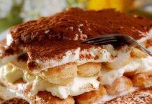 tiramisù con crema di mascarpone panna e Strega