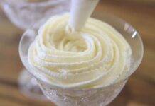 Una ricetta per tante creazioni o un dessert al cucchiaio più leggero ma sensazionale Mousse bianca all'acqua