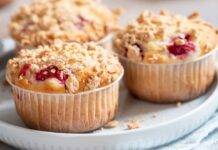 Non sono i soliti muffin alle fragole, questa versione farà impazzire tutti Non sono i soliti muffin alle fragole, questa versione farà impazzire tutti