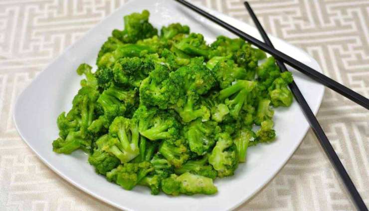 Pasta con broccoli acciughe e fiordilatte