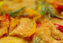 Peperoni gratinati al microonde pronti in pochissimo tempo, ricetta salva cena peperoni con pangrattato e formaggio