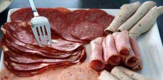 Piatto con diversi salumi