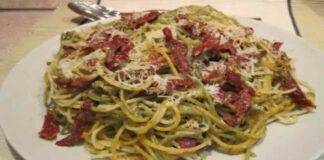 Spaghetti con crema di broccoli, pomodori secchi e burrata