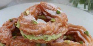 Zeppole di San Giuseppe con crema al pistacchio