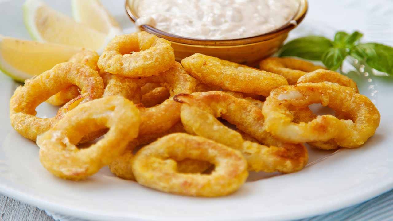 anelli di calamaro fritto