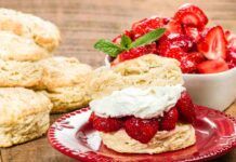 Biscotti alle fragole di nonna Matilde fruttati e ripieni di dolcezza, perfetti per la colazione Ricettasprint