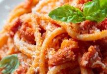 pasta con guanciale pomodoro e pecorino