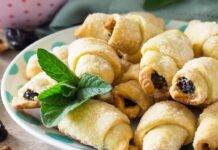 Cornetti alle prugne per una colazione golosa, ma leggera e salutare
