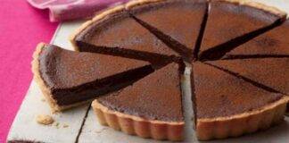 Crostata di nocciole con crema di latte e cacao