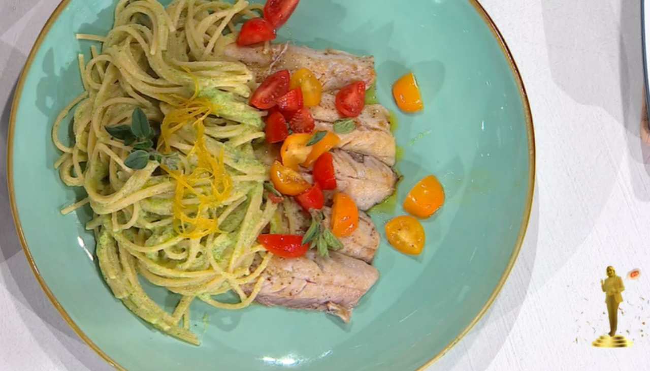 È sempre mezzogiorno | Ricetta della chef Francesca Marsetti | Spaghetti zucchine, sgombro e limone candito