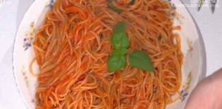 Foto di È sempre mezzogiorno. Spaghetti al pomodoro della chef Zia Cri e della Direttrice Angela Frenda