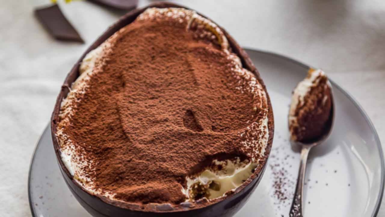 Tiramisù nell'uovo di Pasqua