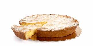 pastiera con il liquore strega