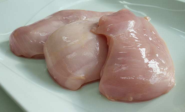 Insalata di pollo con pomodori