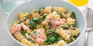 Pasta con salmone e asparagi piatto cremoso, sublime ed invitante, pronto in soli 15 minuti