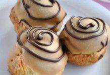 Profiterole al caffè e panna, una delizia in pasta choux choux con crema al caffè