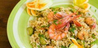 Risotto con zucchine e gamberetti terra e mare si uniscono per dare vita a un piatto strepitoso