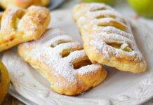 Sfogliette di ricotta con mele e mandorle