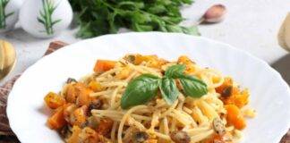 Spaghetti con zucca arrosto e mandorle tostate