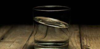 Bere acqua tutte le mattine benefici
