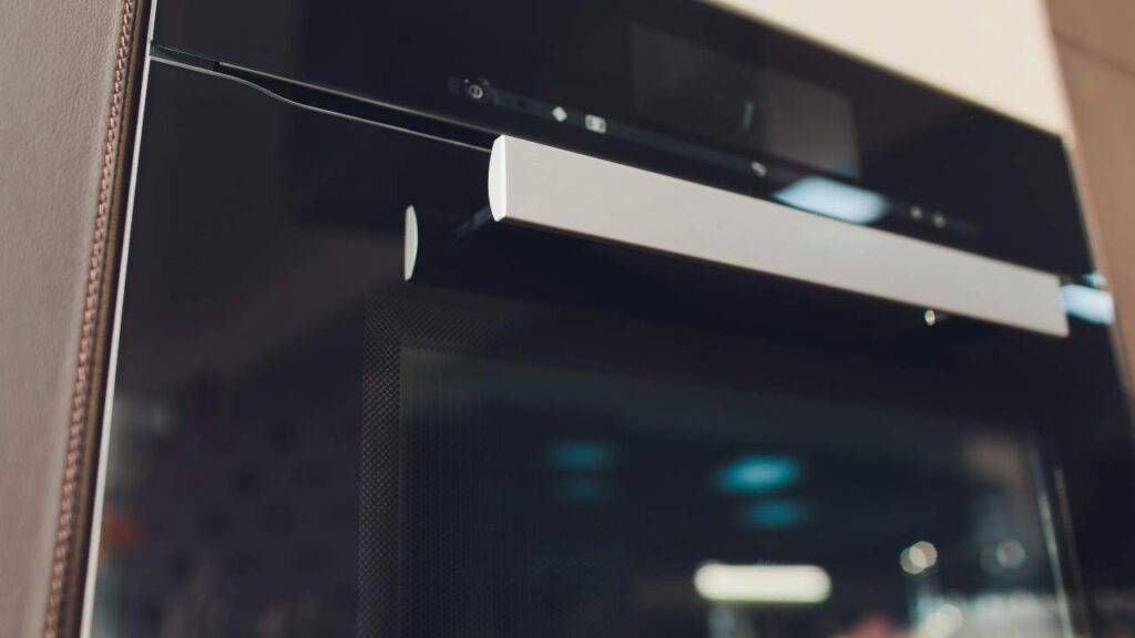 Forno pirolitico | perché comprarlo? Perché si pulisce da solo