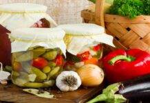 Verdure miste sott’aceto, la conserva perfetta pronta all’occorrenza Verdure miste sott'aceto
