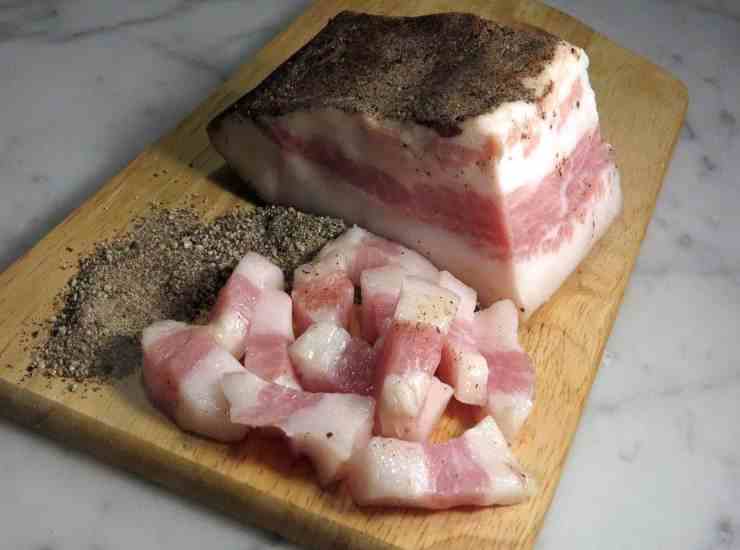 guanciale tagliato