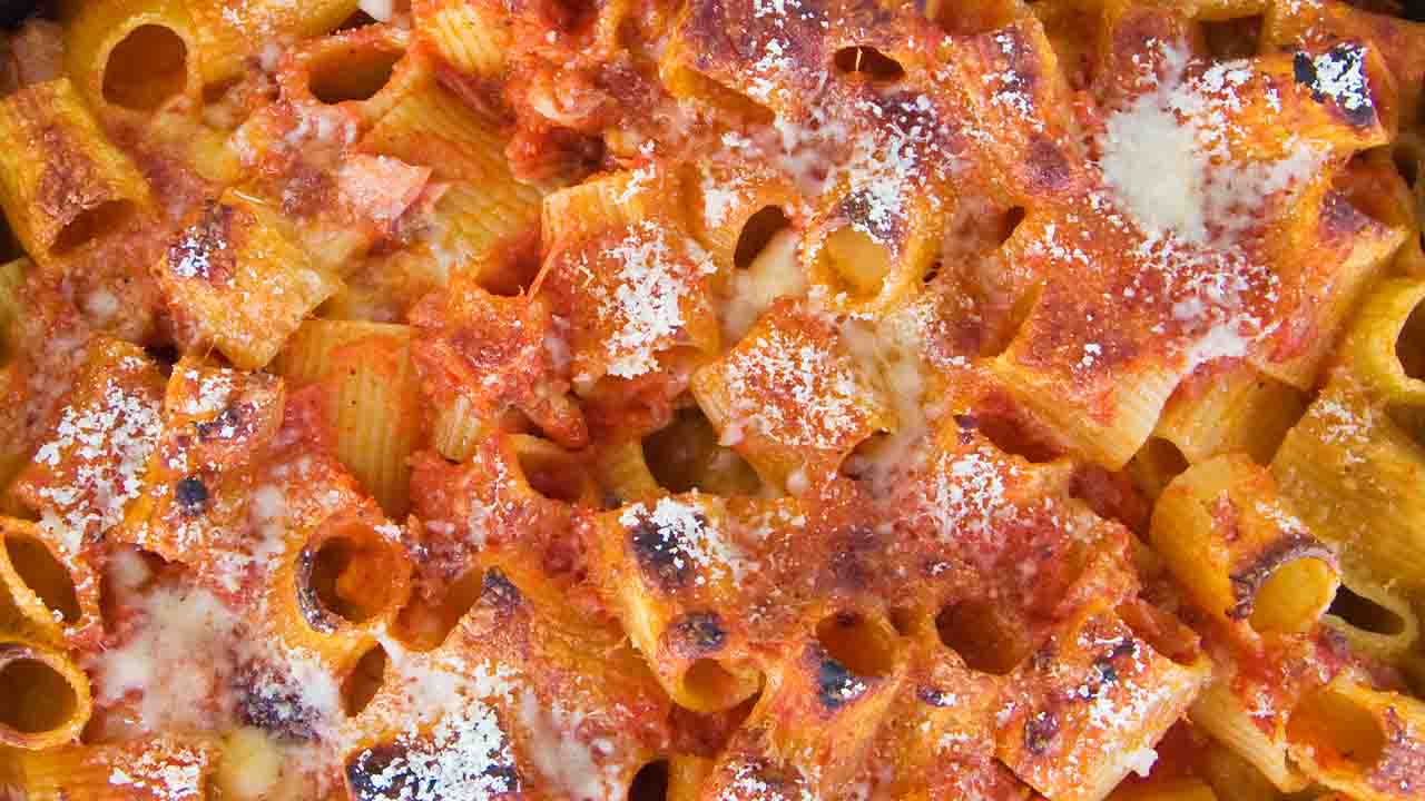 pasta al forno con sugo e besciamella