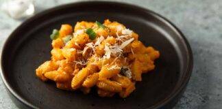 gnocchetti con pesto rosso