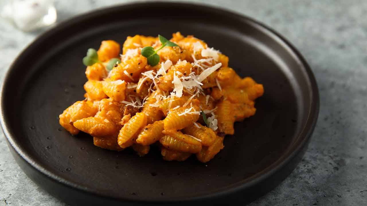 gnocchetti con pesto rosso